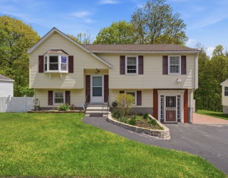30 Parsons Hill Dr, Worcester, Massachusetts, 3 Bedrooms Bedrooms, 5 Rooms Rooms,2 BathroomsBathrooms,Residential,For Sale,Parsons Hill Dr,73520562