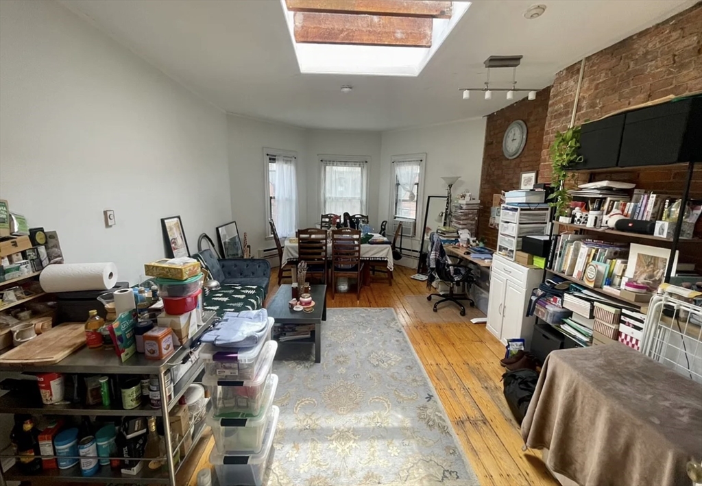 223 Newbury St., Boston, Massachusetts, 1 Bedroom Bedrooms, 2 Rooms Rooms,1 BathroomBathrooms,Residential Lease,For Rent,Newbury St.,73520566