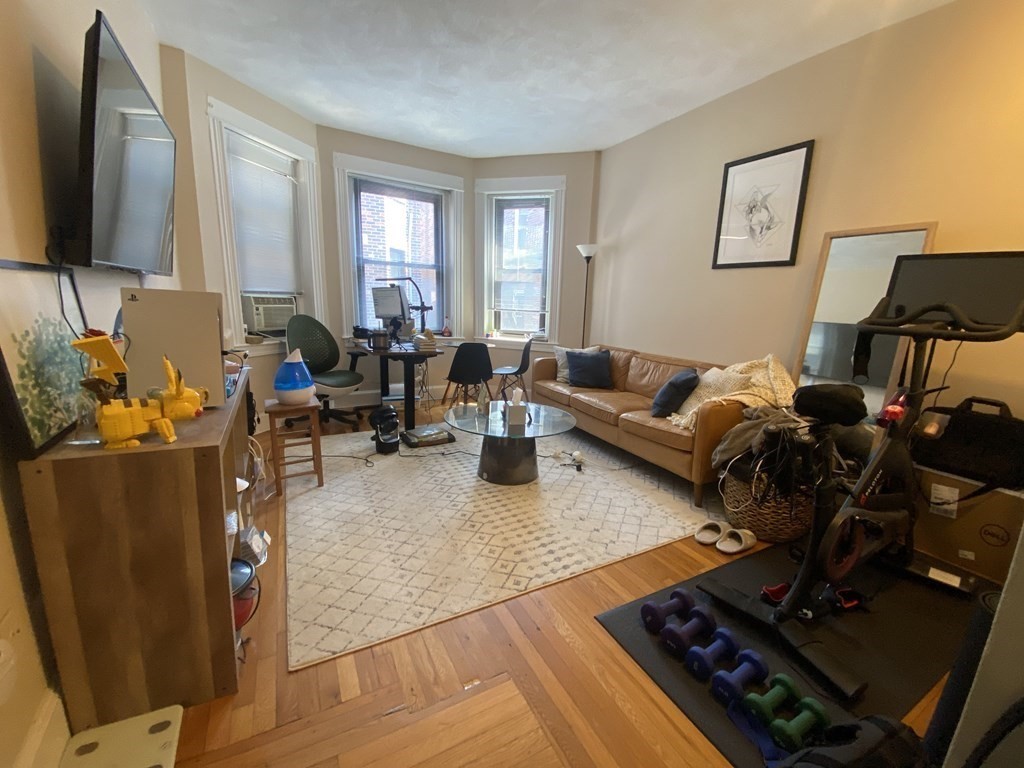 107 Jersey St, Boston, Massachusetts, 1 Bedroom Bedrooms, 2 Rooms Rooms,1 BathroomBathrooms,Residential Lease,For Rent,Jersey St,73520574