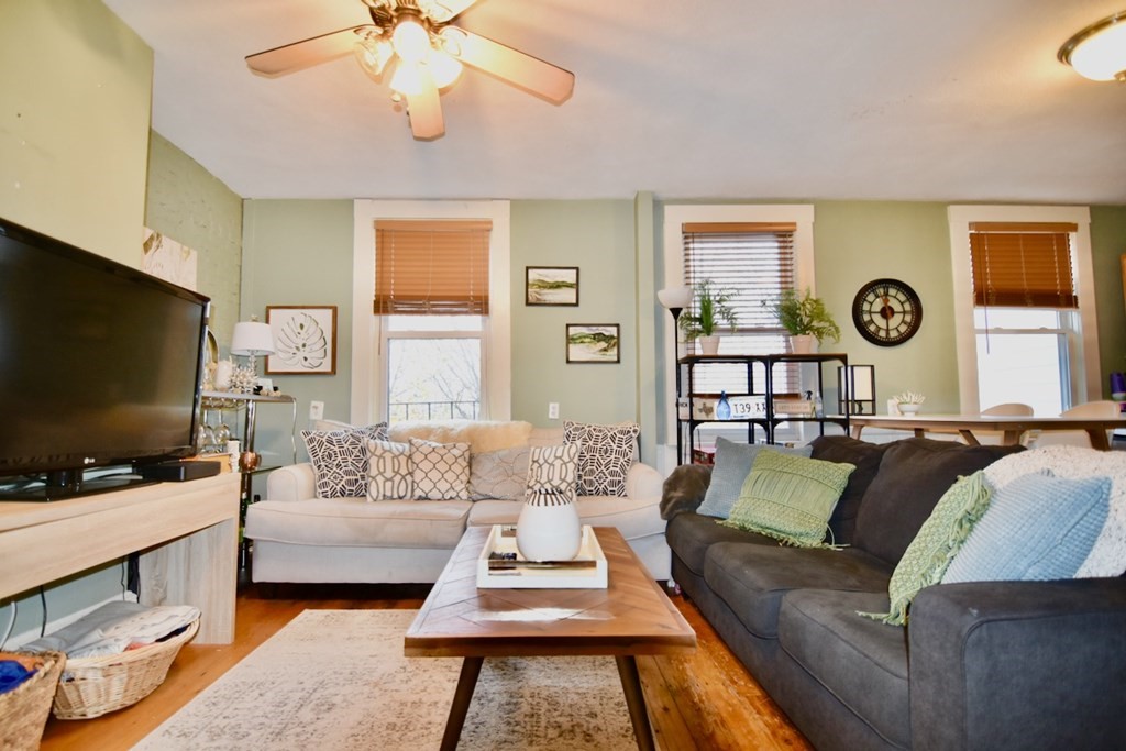 61 Gates Street, Boston, Massachusetts, 2 Bedrooms Bedrooms, 4 Rooms Rooms,1 BathroomBathrooms,Residential Lease,For Rent,Gates Street,73520537