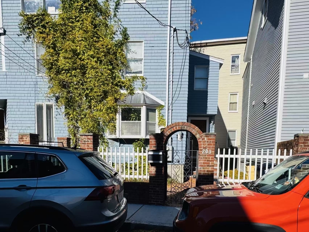 203 Clark, Cambridge, Massachusetts, 3 Bedrooms Bedrooms, 8 Rooms Rooms,2.5 BathroomsBathrooms,Residential Lease,For Rent,Clark,73520662