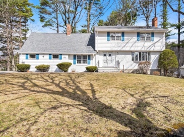 26 Ledgewood Dr, Danvers, Massachusetts, 4 Bedrooms Bedrooms, 8 Rooms Rooms,2.5 BathroomsBathrooms,Residential,For Sale,Ledgewood Dr,73491879