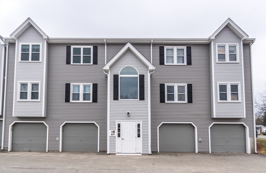 84 Tennis Plaza Road, Dracut, Massachusetts, 2 Bedrooms Bedrooms, 4 Rooms Rooms,1 BathroomBathrooms,Residential,For Sale,Tennis Plaza Road,73489030