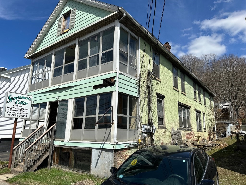 552 Main Street, Sturbridge, Massachusetts, 6 Bedrooms Bedrooms, 12 Rooms Rooms,2 BathroomsBathrooms,Residential Income,For Sale,Main Street,73500692