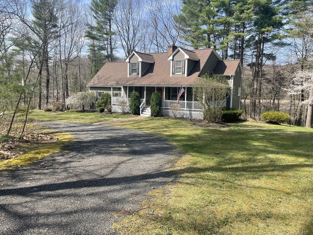 55 Northbridge Road, Mendon, Massachusetts, 4 Bedrooms Bedrooms, 8 Rooms Rooms,2 BathroomsBathrooms,Residential,For Sale,Northbridge Road,73486224