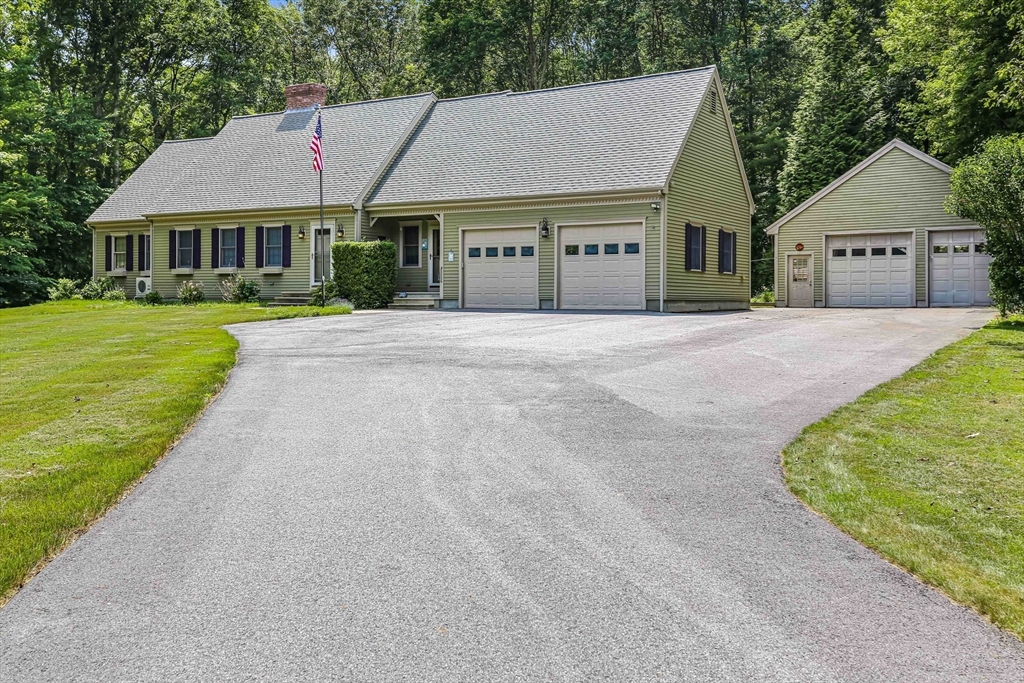 24 Manchaug Rd, Sutton, Massachusetts, 3 Bedrooms Bedrooms, 6 Rooms Rooms,3 BathroomsBathrooms,Residential,For Sale,Manchaug Rd,73373836