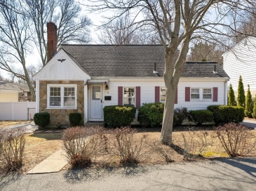 14 Hillside Road, Braintree, Massachusetts, 3 Bedrooms Bedrooms, 6 Rooms Rooms,1.5 BathroomsBathrooms,Residential,For Sale,Hillside Road,73489720