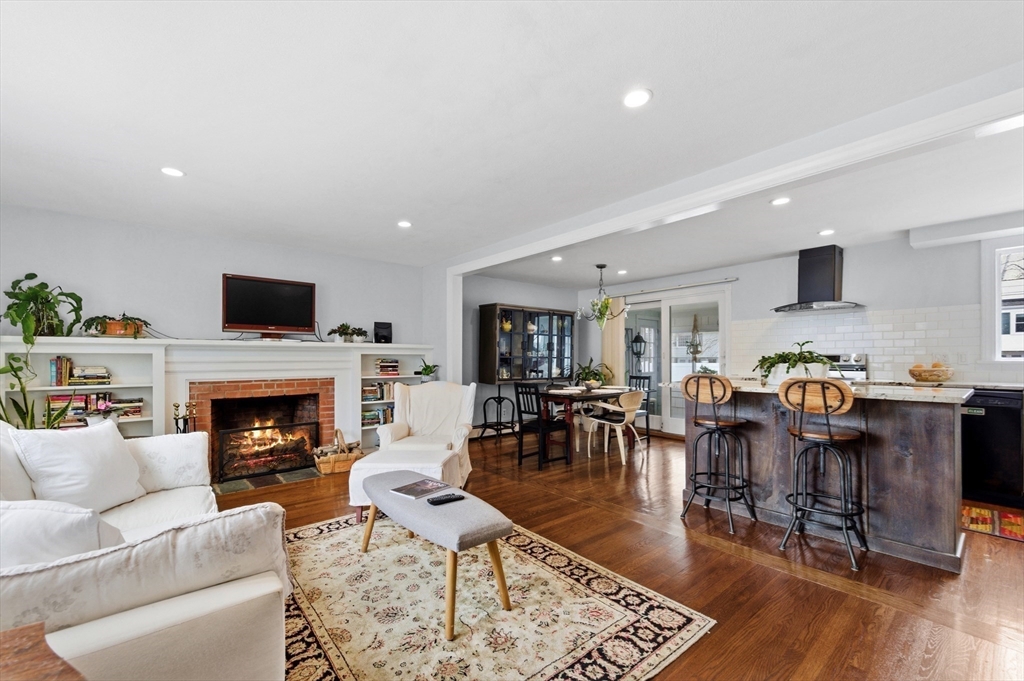 481 Upham St, Melrose, Massachusetts, 3 Bedrooms Bedrooms, 6 Rooms Rooms,2 BathroomsBathrooms,Residential,For Sale,Upham St,73501401