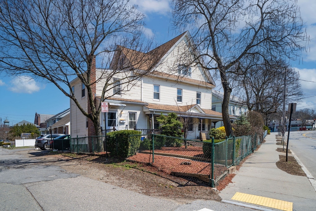 17-19 Crafts St, Newton, Massachusetts, 7 Bedrooms Bedrooms, 13 Rooms Rooms,4 BathroomsBathrooms,Residential Income,For Sale,Crafts St,73508970