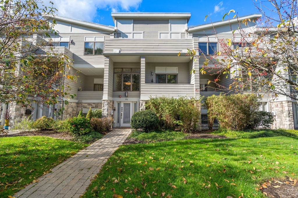 771 Heath St, Brookline, Massachusetts, 2 Bedrooms Bedrooms, 6 Rooms Rooms,3.5 BathroomsBathrooms,Residential,For Sale,Heath St,73473887