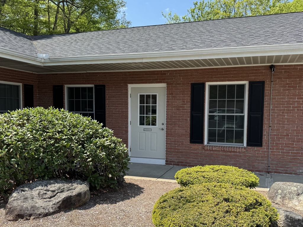 113 Main Street, Sturbridge, Massachusetts, ,Commercial Lease,For Rent,Main Street,73520802