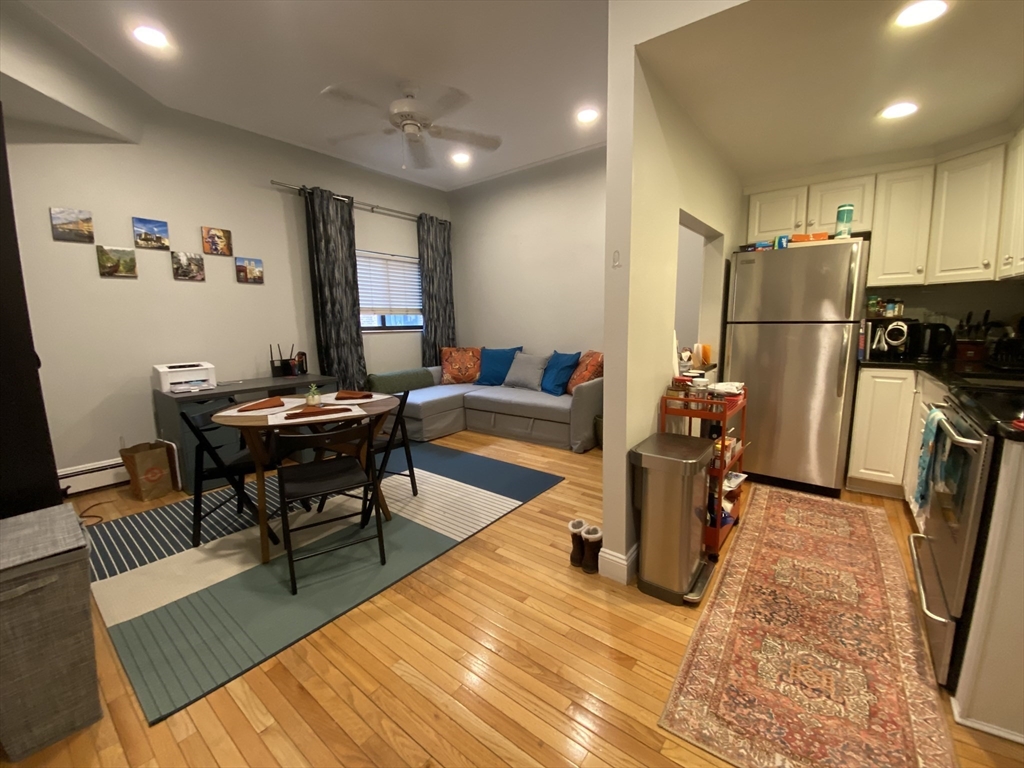511 Beacon Street, Boston, Massachusetts, 2 Rooms Rooms,1 BathroomBathrooms,Residential Lease,For Rent,Beacon Street,73520807