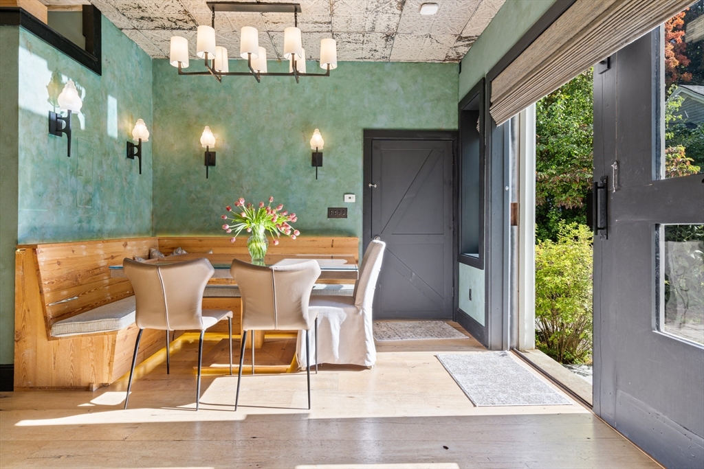 7 Brewer Street, Boston, Massachusetts, 4 Bedrooms Bedrooms, 8 Rooms Rooms,2 BathroomsBathrooms,Residential Lease,For Rent,Brewer Street,73520838