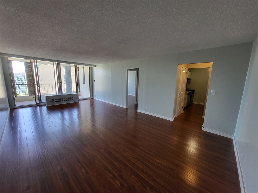 77 Pond Ave., Brookline, Massachusetts, 1 Bedroom Bedrooms, 3 Rooms Rooms,1 BathroomBathrooms,Residential Lease,For Rent,Pond Ave.,73520839