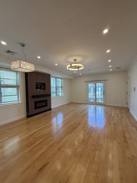 8-10 Howell Street, Boston, Massachusetts, 2 Bedrooms Bedrooms, 5 Rooms Rooms,2 BathroomsBathrooms,Residential Lease,For Rent,Howell Street,73520868