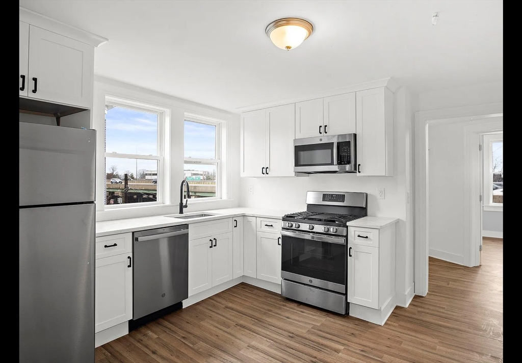 2 Redfield Street, Boston, Massachusetts, 2 Bedrooms Bedrooms, 5 Rooms Rooms,1 BathroomBathrooms,Residential Lease,For Rent,Redfield Street,73520877
