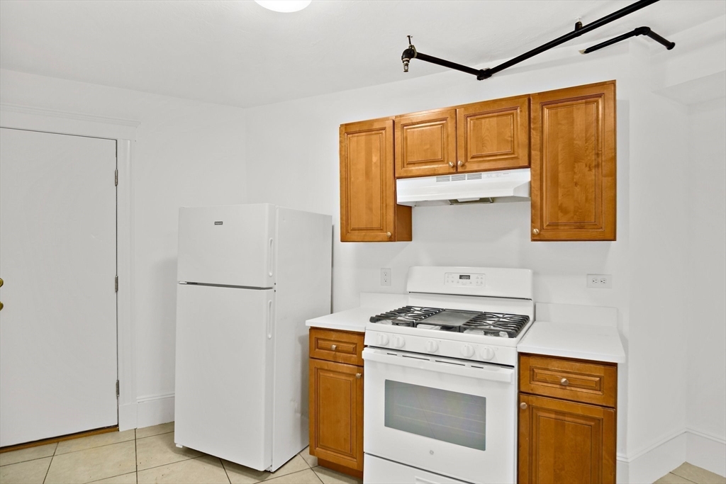 2 Walnut, Boston, Massachusetts, 2 Bedrooms Bedrooms, 4 Rooms Rooms,1 BathroomBathrooms,Residential Lease,For Rent,Walnut,73520878