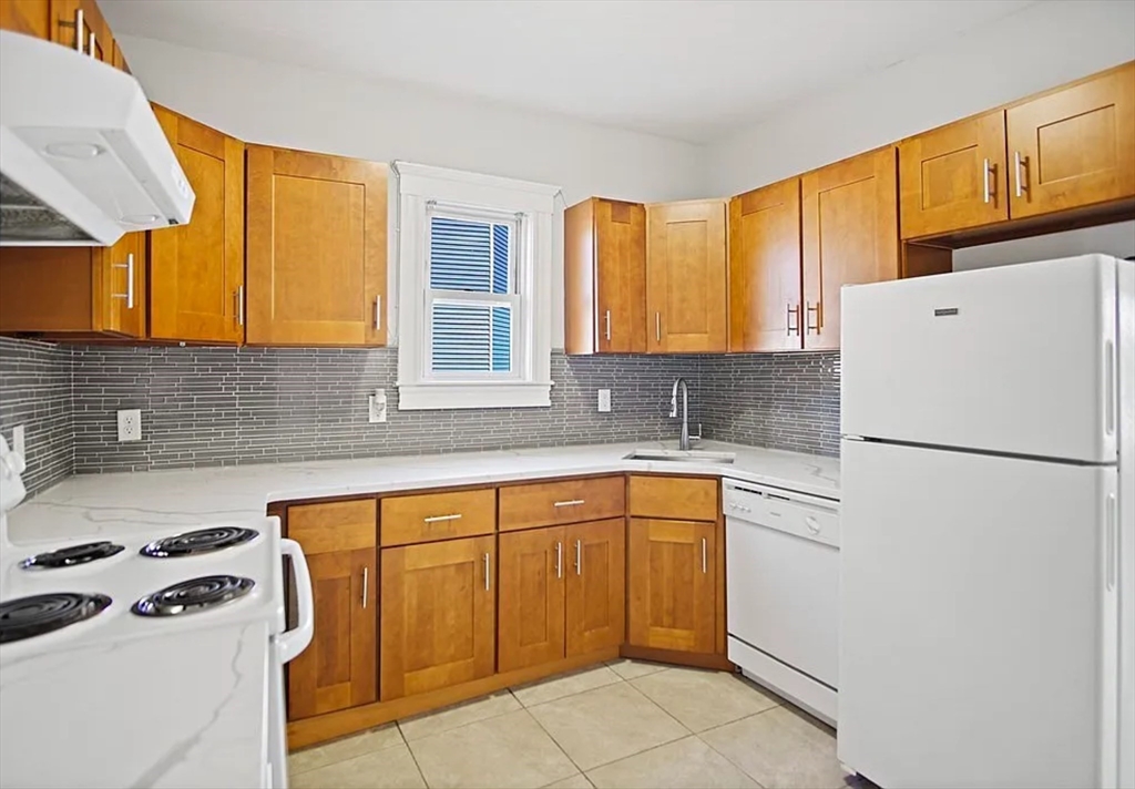 2 Redfield St, Boston, Massachusetts, 2 Bedrooms Bedrooms, 4 Rooms Rooms,1 BathroomBathrooms,Residential Lease,For Rent,Redfield St,73520876