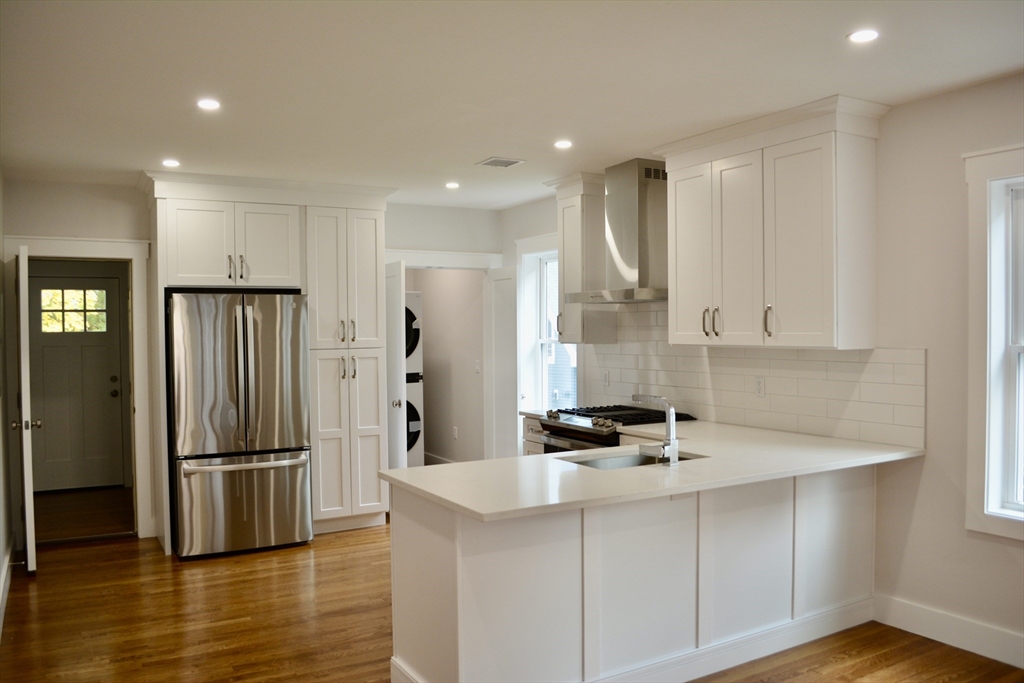10 Whitford, Boston, Massachusetts, 4 Bedrooms Bedrooms, 5 Rooms Rooms,2 BathroomsBathrooms,Residential Lease,For Rent,Whitford,73520884