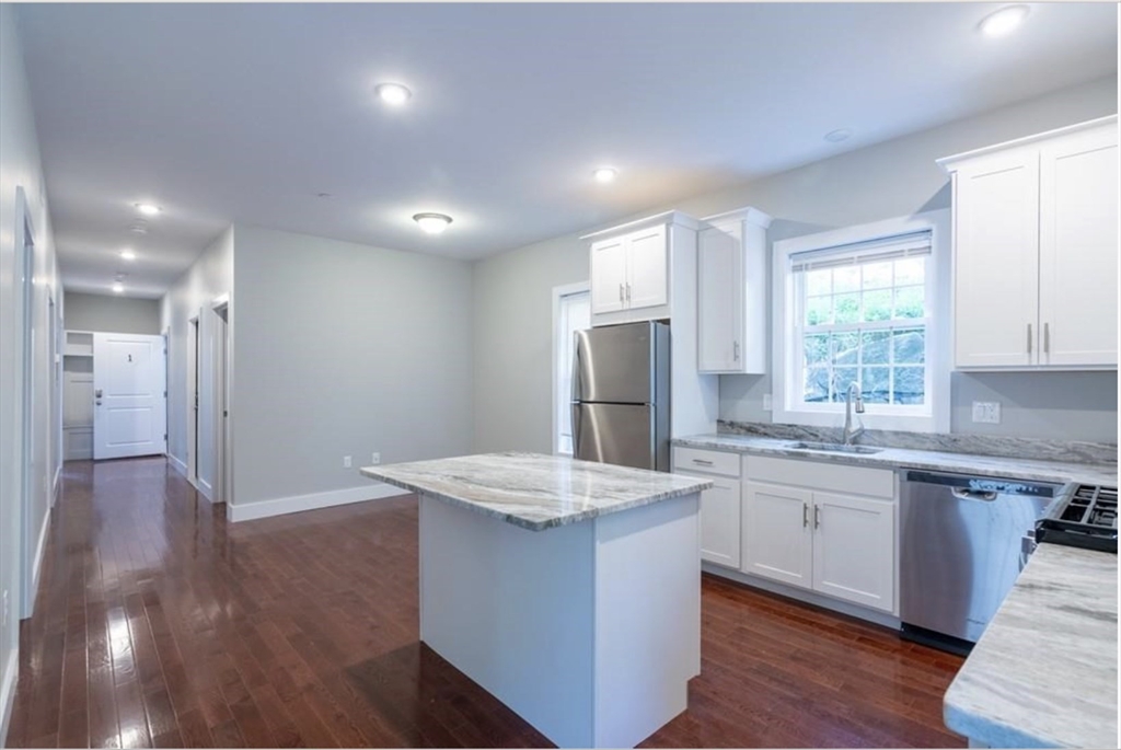 33 Covington, Boston, Massachusetts, 3 Bedrooms Bedrooms, 6 Rooms Rooms,2 BathroomsBathrooms,Residential Lease,For Rent,Covington,73483151