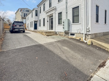 48 Middle St, Newburyport, Massachusetts, 2 Bedrooms Bedrooms, 4 Rooms Rooms,1 BathroomBathrooms,Residential Lease,For Rent,Middle St,73509813