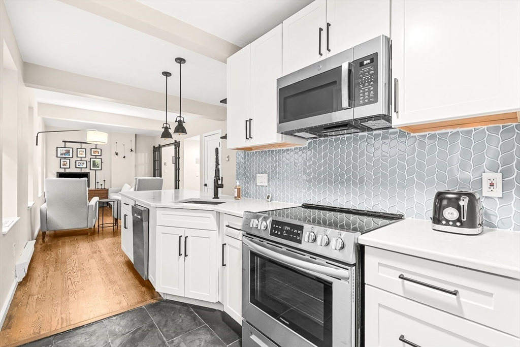 5 Holden Ct, Boston, Massachusetts, 2 Bedrooms Bedrooms, 3 Rooms Rooms,1 BathroomBathrooms,Residential,For Sale,Holden Ct,73476351