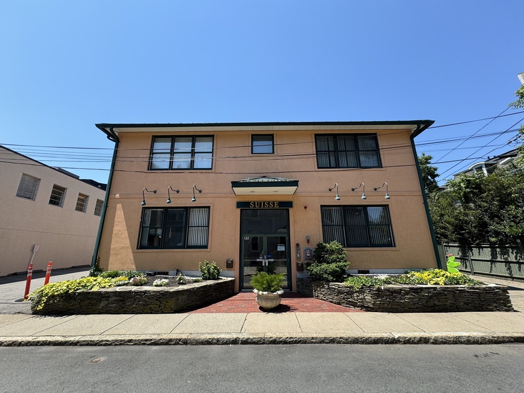 31 Channing St, Newton, Massachusetts, 3 Bedrooms Bedrooms, 7 Rooms Rooms,2.5 BathroomsBathrooms,Residential Lease,For Rent,Channing St,73520675