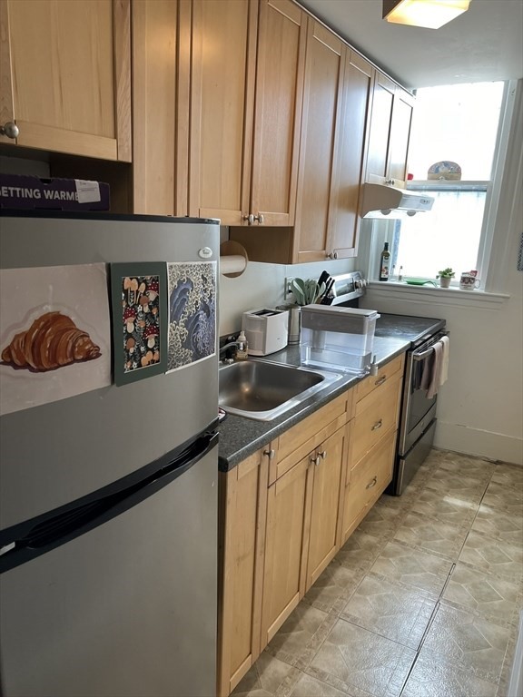 137 Peterborough St, Boston, Massachusetts, 2 Bedrooms Bedrooms, 4 Rooms Rooms,1 BathroomBathrooms,Residential Lease,For Rent,Peterborough St,73520701
