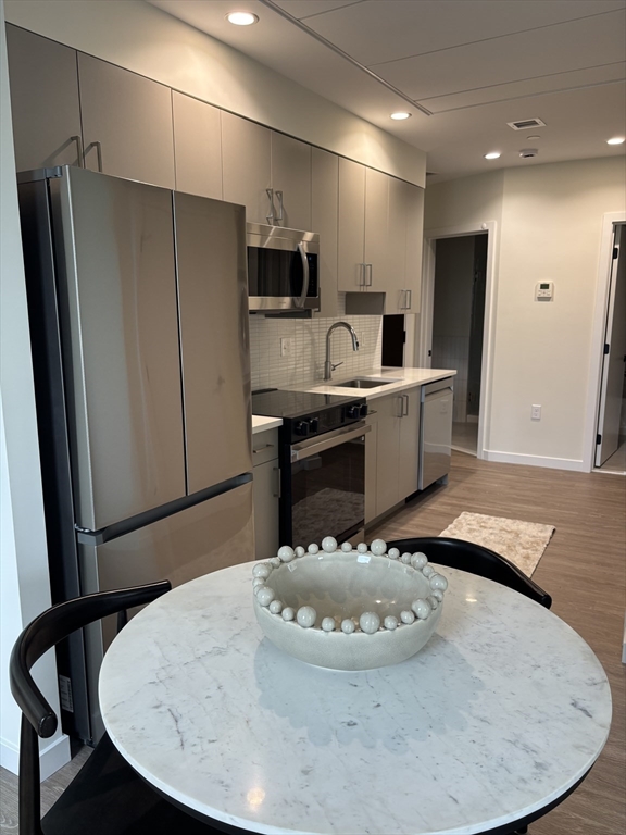 47 Winter St, Boston, Massachusetts, 4 Bedrooms Bedrooms, 8 Rooms Rooms,2 BathroomsBathrooms,Residential Lease,For Rent,Winter St,73520707