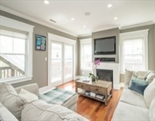 117 W 3rd St, Boston, Massachusetts, 2 Bedrooms Bedrooms, 4 Rooms Rooms,2 BathroomsBathrooms,Residential Lease,For Rent,W 3rd St,73520730