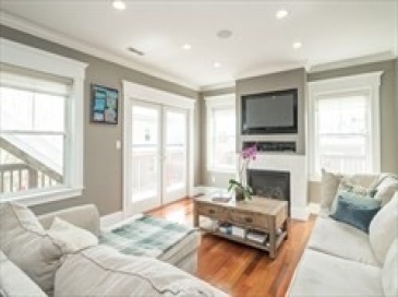 117 W 3rd St, Boston, Massachusetts, 2 Bedrooms Bedrooms, 4 Rooms Rooms,2 BathroomsBathrooms,Residential Lease,For Rent,W 3rd St,73520730
