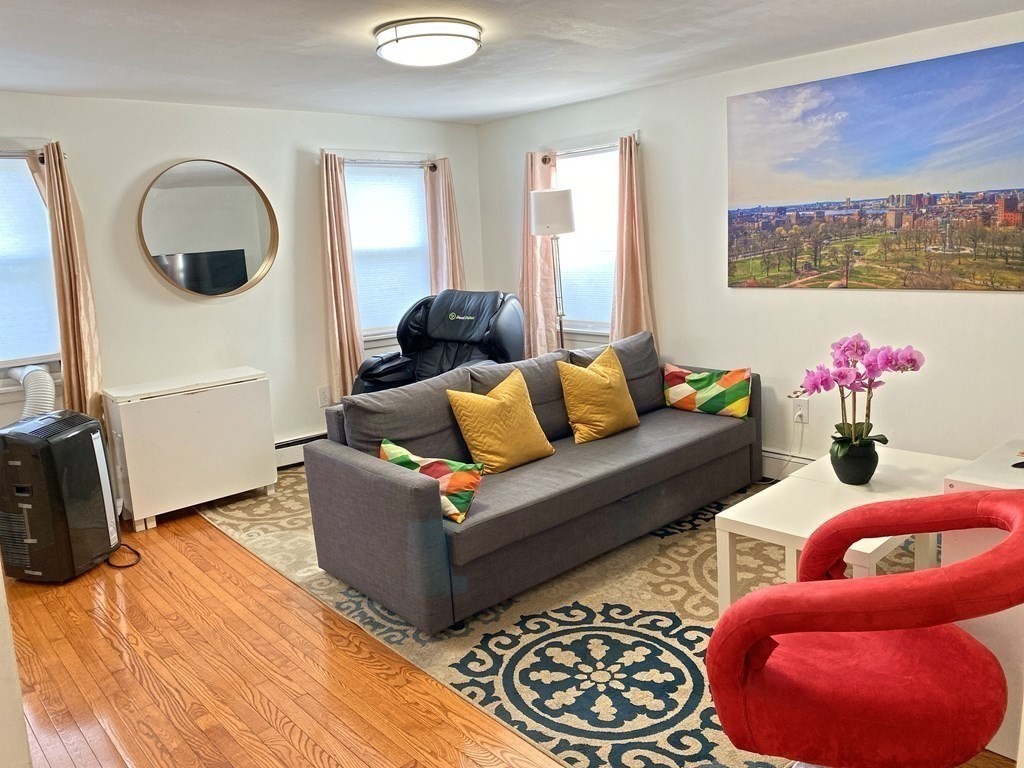 37 Telegraph St, Boston, Massachusetts, 2 Bedrooms Bedrooms, 4 Rooms Rooms,1 BathroomBathrooms,Residential Lease,For Rent,Telegraph St,73520737