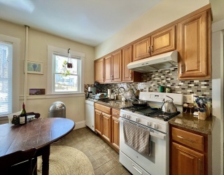 95 Bow St, Arlington, Massachusetts, 2 Bedrooms Bedrooms, 6 Rooms Rooms,1 BathroomBathrooms,Residential Lease,For Rent,Bow St,73520746