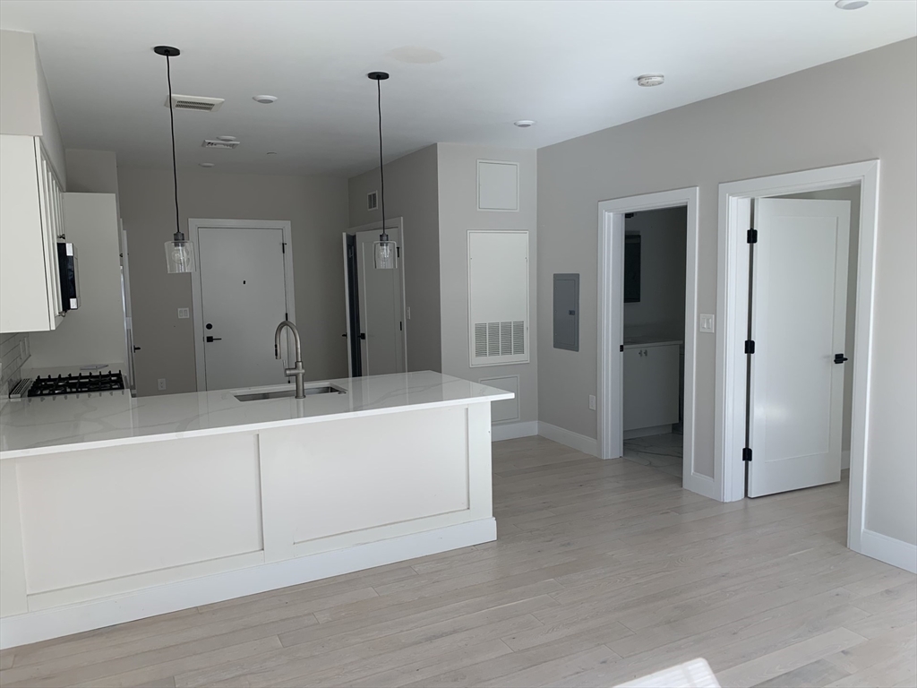 197 Green St., Boston, Massachusetts, 1 Bedroom Bedrooms, 3 Rooms Rooms,1 BathroomBathrooms,Residential Lease,For Rent,Green St.,73520751