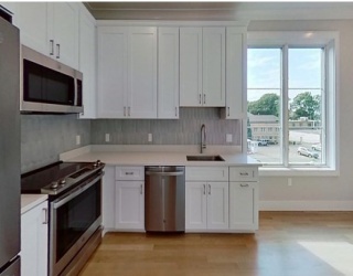 104-106 Warren St., Boston, Massachusetts, 2 Bedrooms Bedrooms, 4 Rooms Rooms,2 BathroomsBathrooms,Residential Lease,For Rent,Warren St.,73520758
