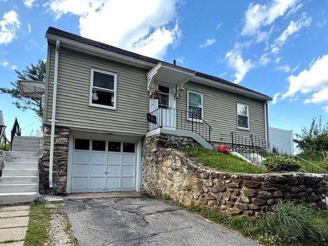 22 Marsh Ave, Southbridge, Massachusetts, 3 Bedrooms Bedrooms, 5 Rooms Rooms,2 BathroomsBathrooms,Residential,For Sale,Marsh Ave,73520679
