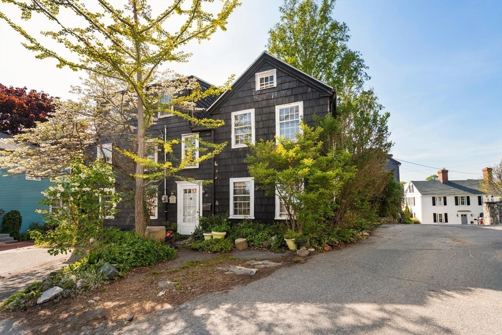29 & 31 Circle Street, Marblehead, Massachusetts, 4 Bedrooms Bedrooms, 10 Rooms Rooms,2 BathroomsBathrooms,Residential,For Sale,Circle Street,73521163