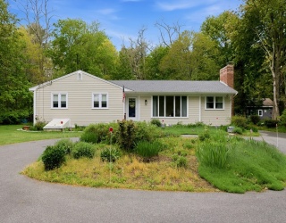 1519 Santuit Newtown Rd, Barnstable, Massachusetts, 3 Bedrooms Bedrooms, 5 Rooms Rooms,1.5 BathroomsBathrooms,Residential,For Sale,Santuit Newtown Rd,73521137