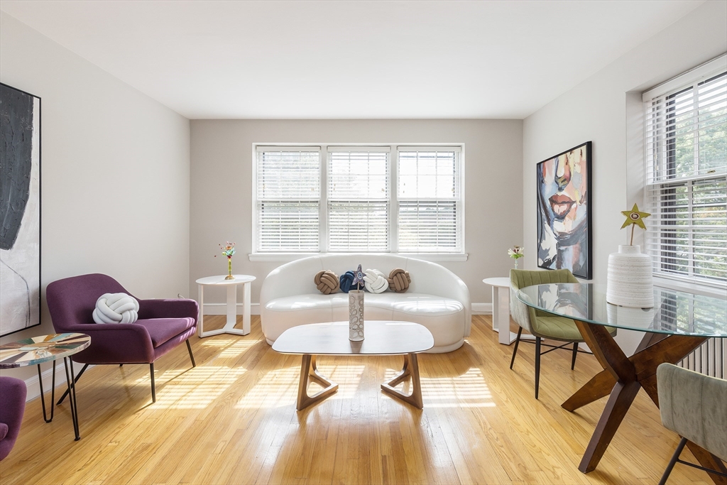 8 Kilsyth, Boston, Massachusetts, 2 Bedrooms Bedrooms, 4 Rooms Rooms,1 BathroomBathrooms,Residential Lease,For Rent,Kilsyth,73521211