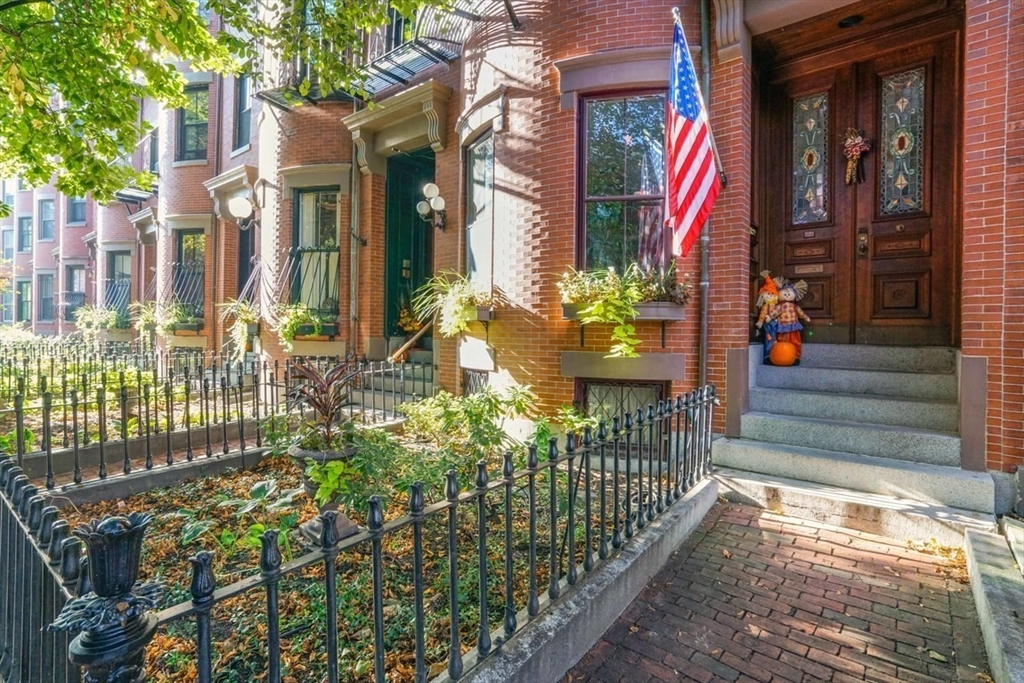 138 W Concord, Boston, Massachusetts, 2 Bedrooms Bedrooms, 5 Rooms Rooms,1 BathroomBathrooms,Residential Lease,For Rent,W Concord,73520983