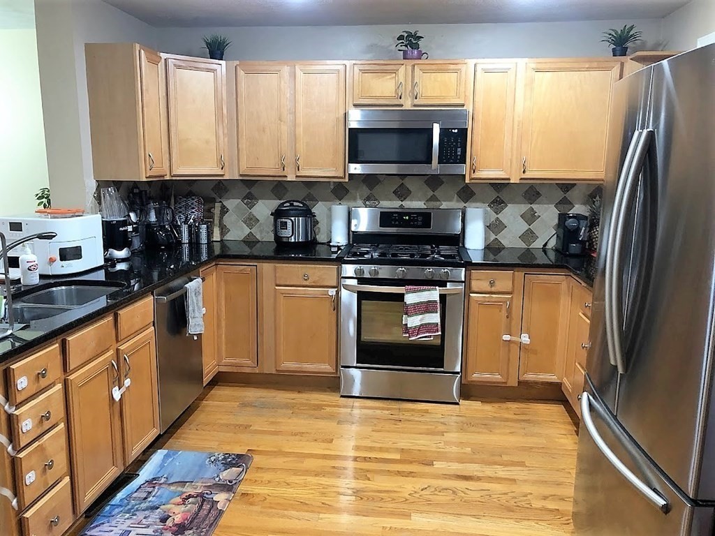 12 Ship Ave, Medford, Massachusetts, 3 Bedrooms Bedrooms, 5 Rooms Rooms,2.5 BathroomsBathrooms,Residential Lease,For Rent,Ship Ave,73521219