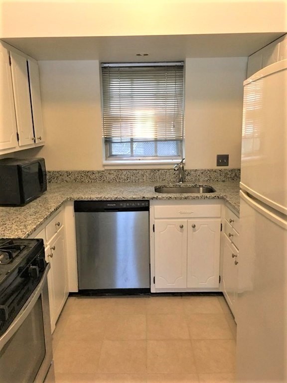 42 Lake Shore Terrace, Boston, Massachusetts, 3 Bedrooms Bedrooms, 5 Rooms Rooms,2 BathroomsBathrooms,Residential Lease,For Rent,Lake Shore Terrace,73521225