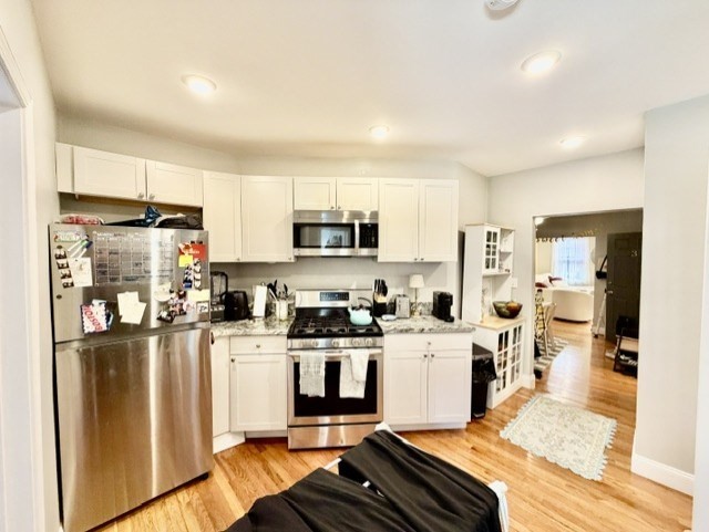 14 Cleveland Pl, Boston, Massachusetts, 3 Bedrooms Bedrooms, 6 Rooms Rooms,2 BathroomsBathrooms,Residential Lease,For Rent,Cleveland Pl,73521019