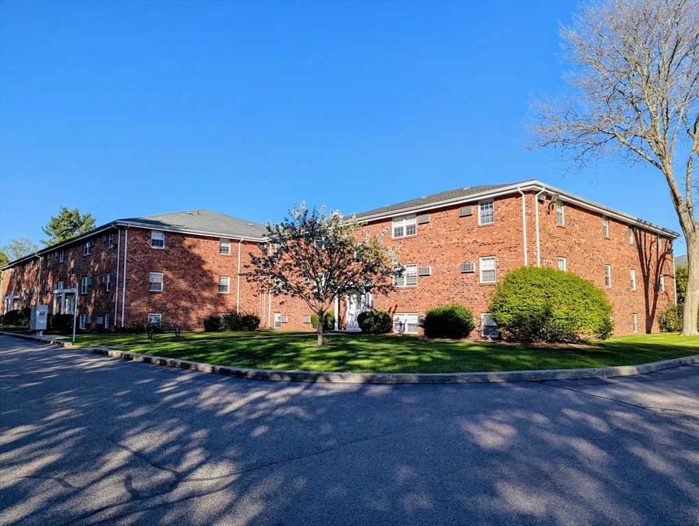 89 Pleasant St, Medfield, Massachusetts, 1 Bedroom Bedrooms, 4 Rooms Rooms,1 BathroomBathrooms,Residential Lease,For Rent,Pleasant St,73521043
