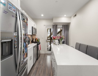40 Morris St., Boston, Massachusetts, 2 Bedrooms Bedrooms, 5 Rooms Rooms,1 BathroomBathrooms,Residential Lease,For Rent,Morris St.,73521060