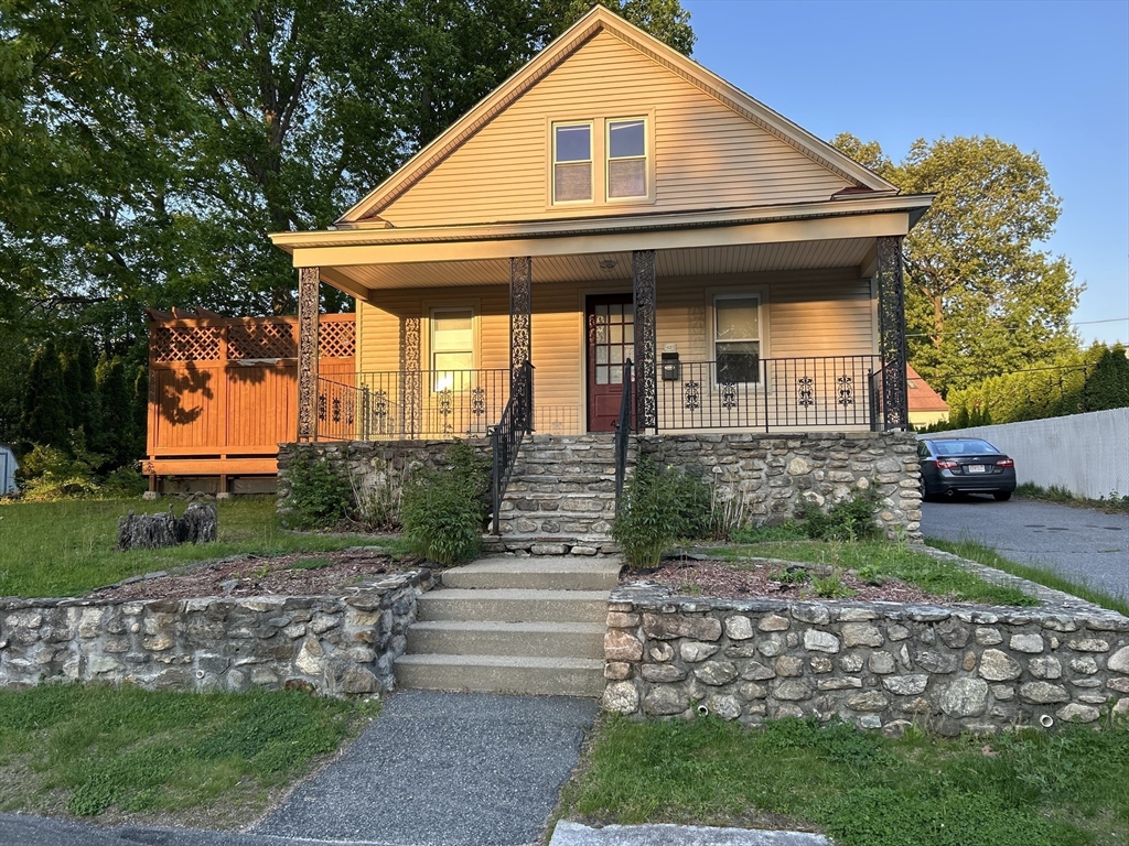 42 Ernest Ave, Worcester, Massachusetts, 4 Bedrooms Bedrooms, 8 Rooms Rooms,2.5 BathroomsBathrooms,Residential,For Sale,Ernest Ave,73520709