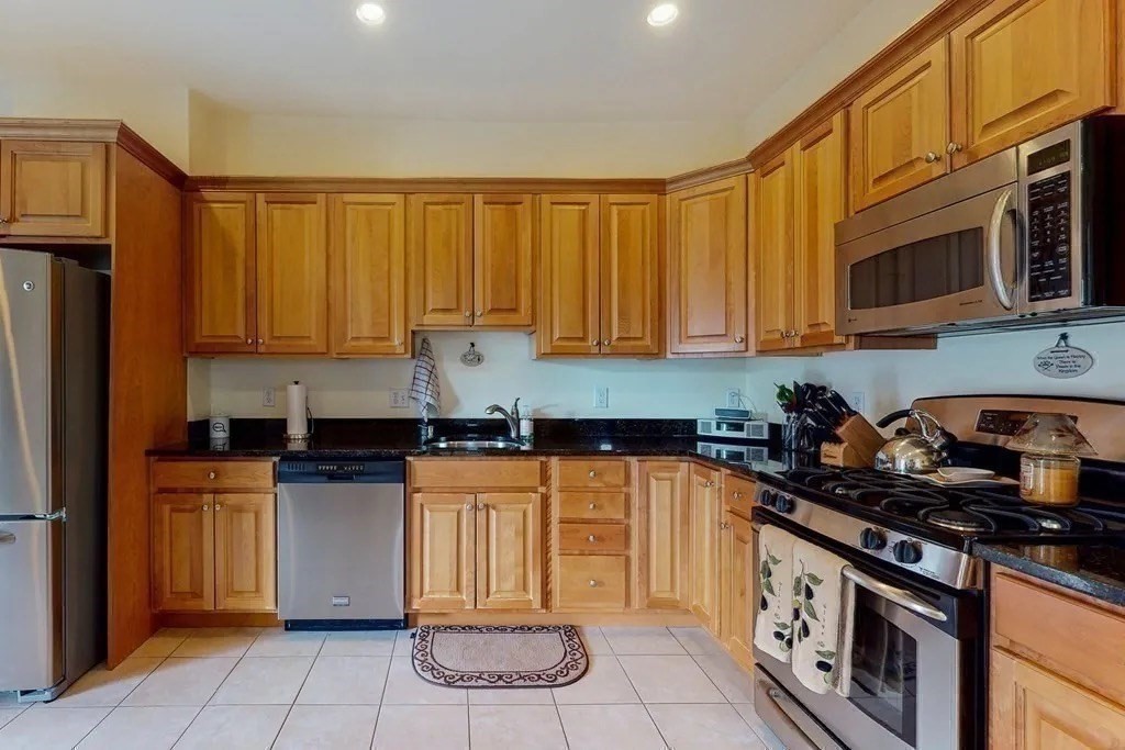 133 Brown St, Waltham, Massachusetts, 2 Bedrooms Bedrooms, 6 Rooms Rooms,1 BathroomBathrooms,Residential Lease,For Rent,Brown St,73521076