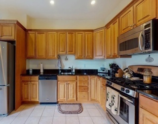 133 Brown St, Waltham, Massachusetts, 2 Bedrooms Bedrooms, 6 Rooms Rooms,1 BathroomBathrooms,Residential Lease,For Rent,Brown St,73521076