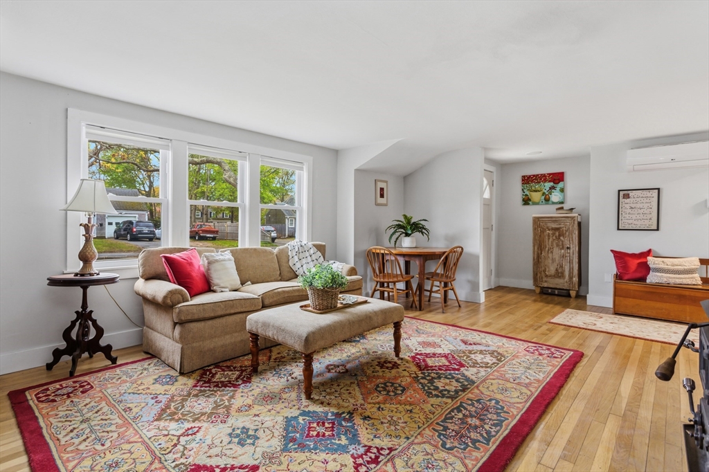 120 Chestnut St, Barnstable, Massachusetts, 2 Bedrooms Bedrooms, 4 Rooms Rooms,1 BathroomBathrooms,Residential,For Sale,Chestnut St,73520710