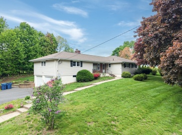 72 Paulson Dr, West Springfield, Massachusetts, 5 Bedrooms Bedrooms, 8 Rooms Rooms,3 BathroomsBathrooms,Residential,For Sale,Paulson Dr,73520966